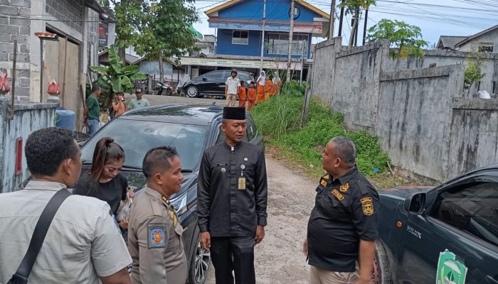 Warga Pergoki Janda Cantik Berduaan dengan Oknum Polisi di Rumah Kontrakan