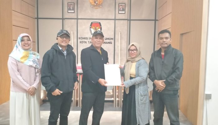 Rahma – Rizha Jadi Paslon Pertama Serahkan LPSDK ke KPU