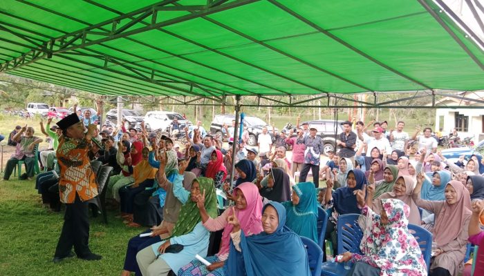 Kampanye Cermin di Gunung Putri, Kursi Kurang Hingga Warga Duduk Di Rumput