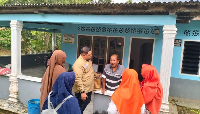 Relawan Rahma-Rizha Setiap Hari Turun dari Rumah ke Rumah Sampaikan Program 