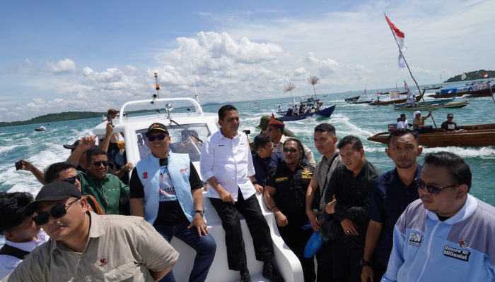 Kampanye di Pulau Terong Batam, Ansar-Nyanyang Disambut Ratusan Perahu Nelayan
