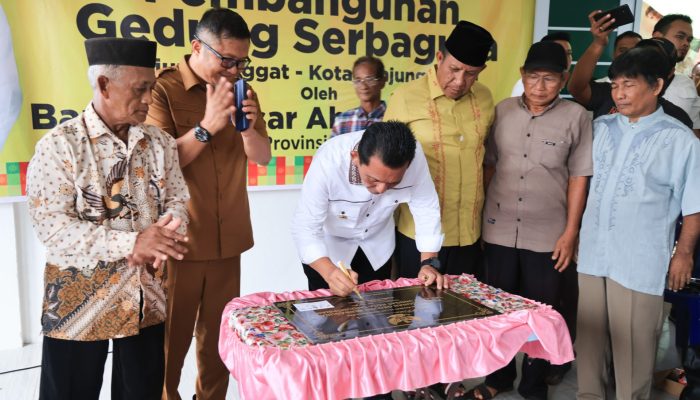 Gedung Pertemuan di Tanjung Unggat Diresmikan Gubernur Ansar
