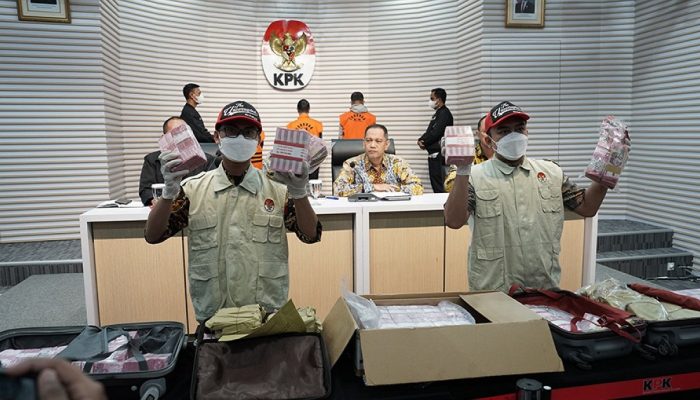 KPK Amankan 9 Orang Dugaan Korupsi Anggaran Pemerintah Kota Pekanbaru
