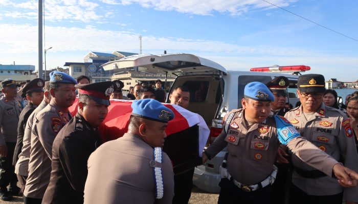 Polresta Tanjungpinang Gelar  Upacara Pelepasan Jenazah Alm Bripka John Wister