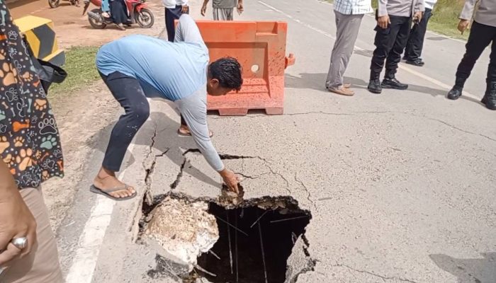 Akses Menuju Pantai Trikora Bintan Dialihkan, Jalan di Jembatan Kawal Runtuh dan Berlubang