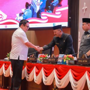 Sekdaprov Adi Hadiri Paripurna DPRD Kepri, Bahas Ranperda  RTRW