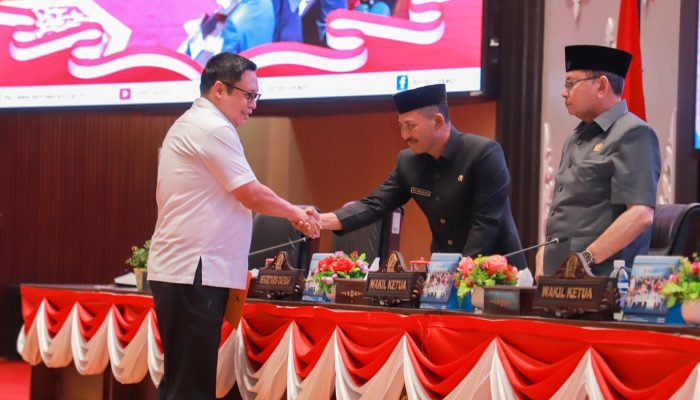 Sekdaprov Adi Hadiri Paripurna DPRD Kepri, Bahas Ranperda  RTRW