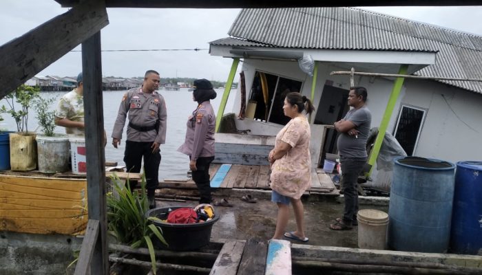 Rumah Diatas Laut Roboh, Ibu Hamil 9 Bulan Alami Luka Ringan 