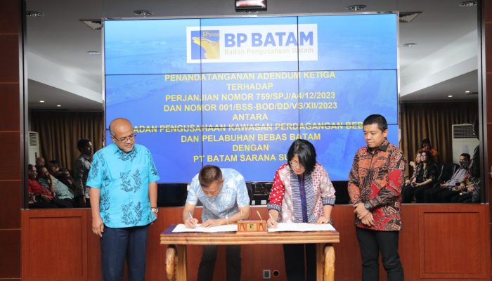 BP Batam – PT Batam Sarana Surya Perkuat Perjanjian Kerja Sama PLTS Terapung