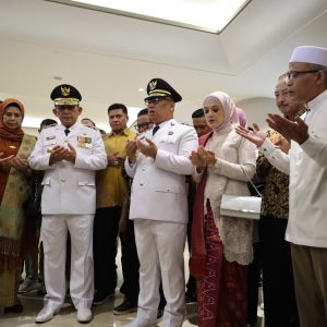 Sebelum Dilantik, Ansar -Nyanyang Didampingi Keluarga Berdoa Bersama 