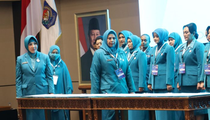 Dewi Kumalasari Ansar Dilantik Bersama 33 Ketua TP-PKK se-Indonesia