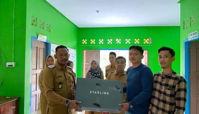 Peringatan HPN 2025 Di Anambas, Desa Rewak Terima Bantuan Perangkat Starlink