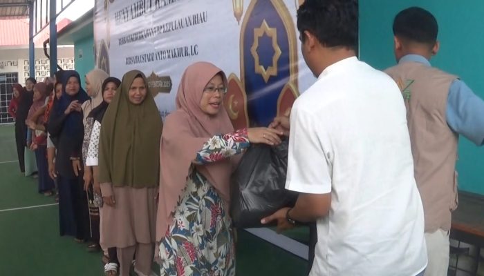 Jelang Ramadhan, PLN UBP Kepri Bagikan Ratusan Paket Sembako