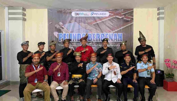 Petugas di Pelabuhan Sri Bintan Pura Tanjungpinang Diwajibkan Pakai Tanjak
