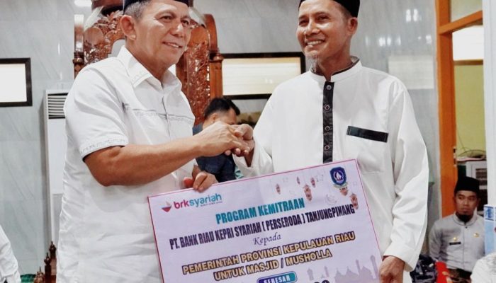 Safari Ramadhan di Anambas, Gubernur Ansar Kunjungi Dua Masjid Serahkan Bantuan  