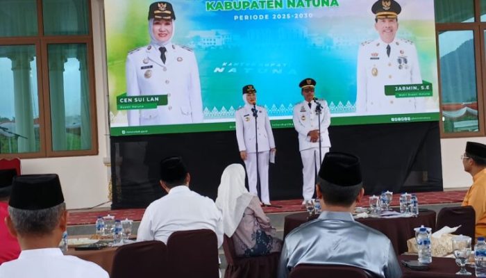 Tiba di Rumah Dinas, Cen Sui Lan-Jarmin Disambut Pedang Pora Alumni IPDN