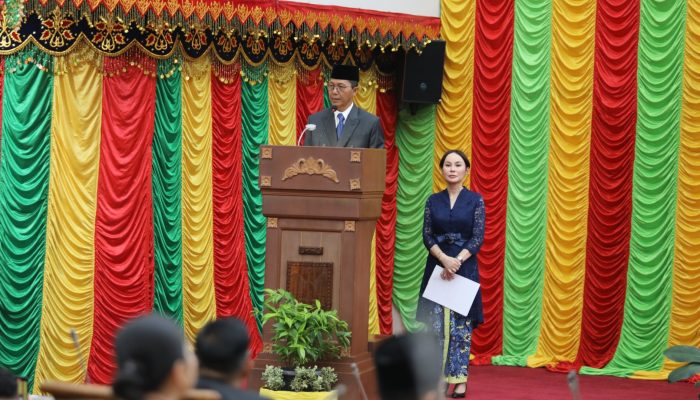 Hadiri Rapat Paripurna DPRD Batam, Amsakar-Li Claudia Usung Tujuh Program Prioritas