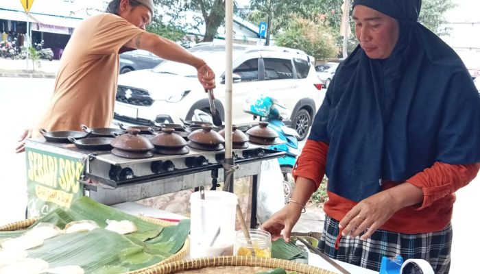 Serabi Solo Diminati Warga Tanjungpinang, Sehari Ludes 7 Kg Tepung