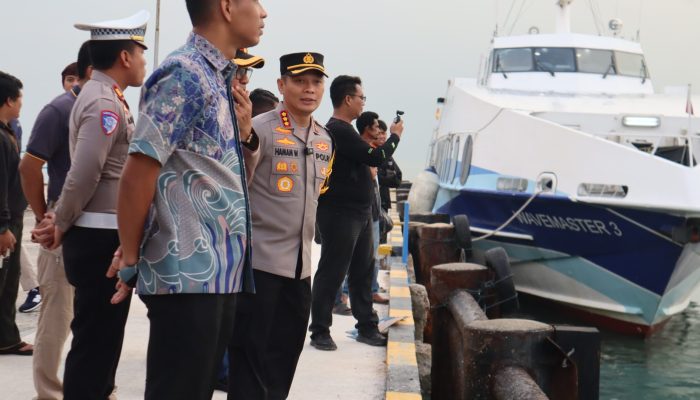 Kapolresta Tanjungpinang Pantau Arus Mudik dan Cek Kesehatan Nahkoda Kapal