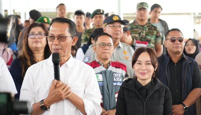 Amsakar-Li Claudia Tinjau Arus Mudik di Pelabuhan dan Bandara Batam