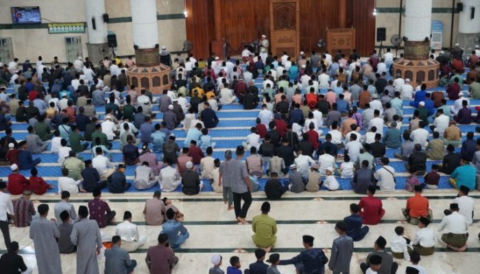 Sholat Idul Fitri 1446 H, Cen Sui Lan Ajak Saling Memaafkan