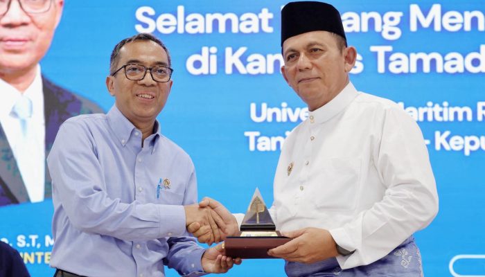 Mendiktisaintek bersama Gubernur Ansar Berdialog dengan Civitas Akademika di UMRAH