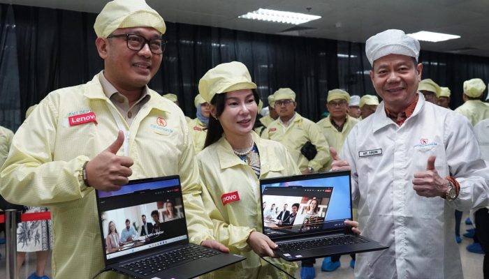 Wamen Investasi dan Hilirisasi Resmikan Perakitan Laptop Pertama di Indonesia