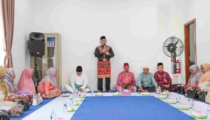 Wali Kota Lis Lepas 16 Calon Jamaah Haji dari PGRI Tanjungpinang