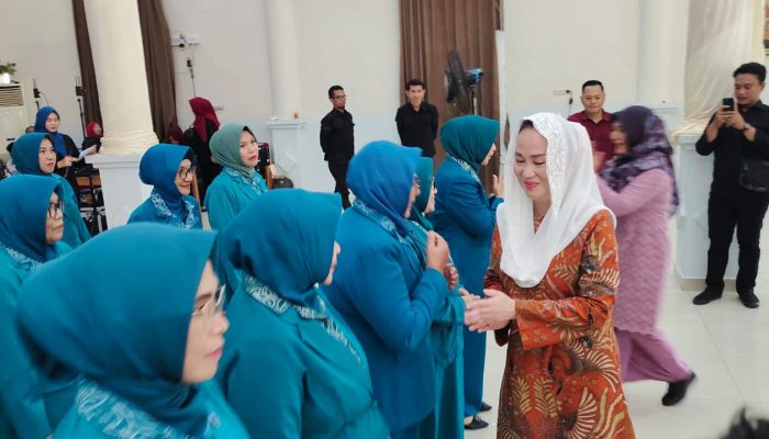 Bupati Cen Sui Lan Lantik Syafartidah Jarmin Sebagai Ketua TP PKK Kabupaten Natuna Periode 2025-2030