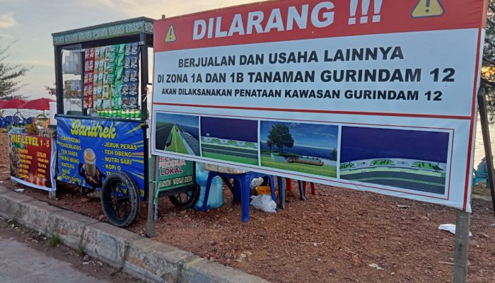 Plang Larangan Berjualan di Kawasan Tugu Sirih Tidak Dihiraukan, Ini Alasan Pedagang 
