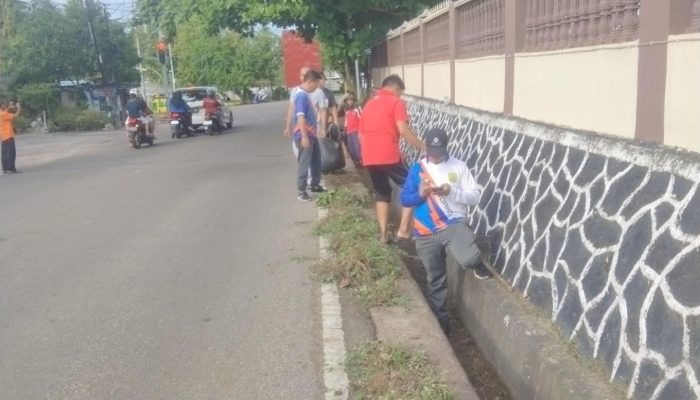 Seluruh ASN dan OPD Pemko Tanjungpinang Goro Bersihkan Lingkungan