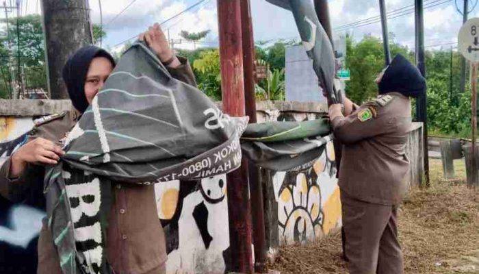 Satpol PP Tanjungpinang  Tertibkan Spanduk dan Banner Tak Berijin