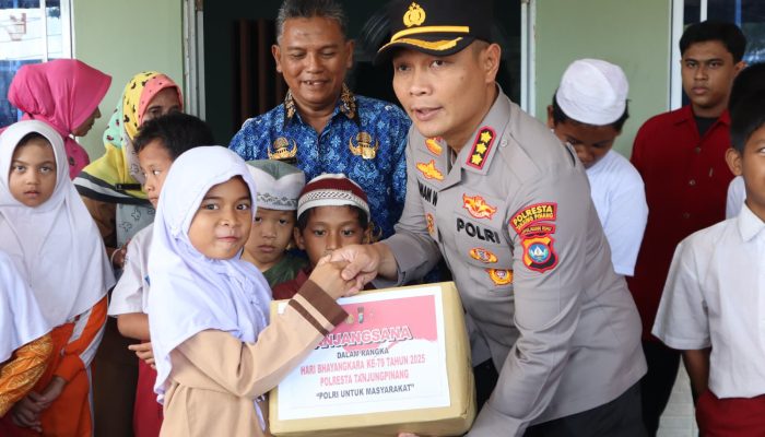 Sambut HUT Bhayangkara ke-79, Polresta Tanjungpinang Anjangsana dan Salurkan Bansos