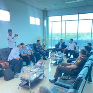 Pemkab dan Forkopimda Natuna Sambut Kunker Kemenko Polhukam di Bandara Lanud RSA