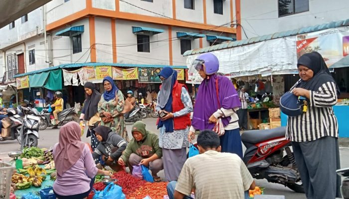 Harga Cabai Anjlok, PKL di Pasar Tanjungpinang Diserbu Warga