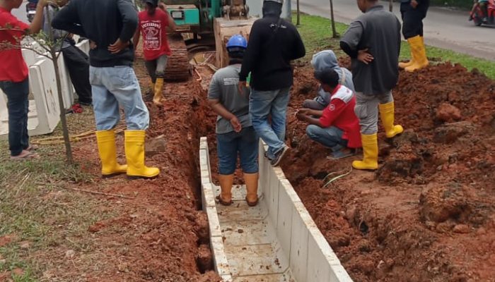Tindaklanjuti Laporan Masyarakat, BP Batam Lakukan Perbaikan Jalan Letjen Suprapto SP Plaza