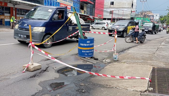 Jalan Rusak di Km 2 Tanjungpinang, Warga Harap Segera Diperbaiki 