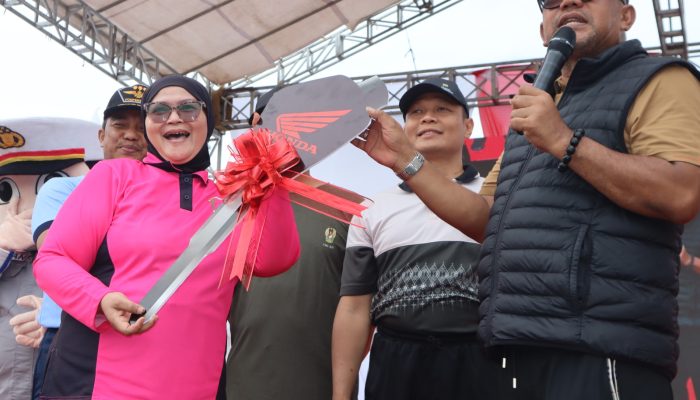 Ribuan Masyarakat Antusias Ikuti Jalan Santai dan Senam Bersama Polresta Tanjungpinang 