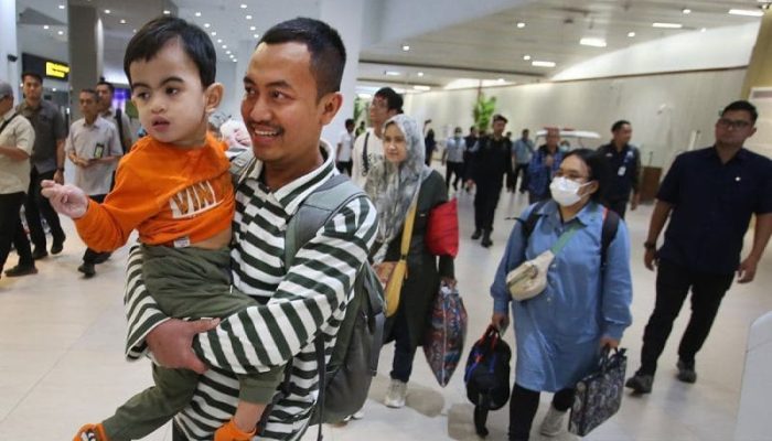 Puluhan WNI Dievakuasi dari Iran Tiba di Tanah Air