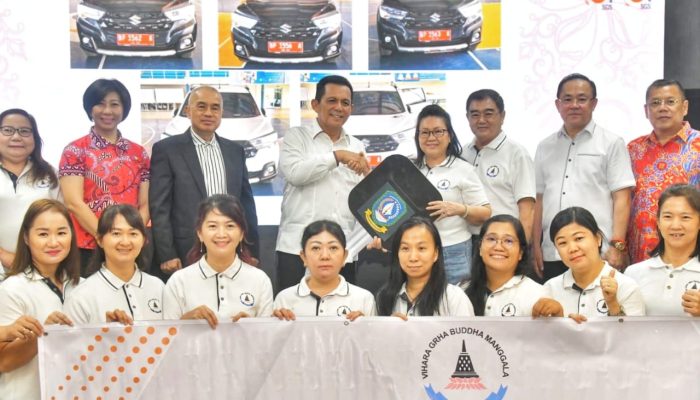 Pemprov Kepri Serahkan Bantuan Hibah Kendaraan Operasional Lembaga Sosial di Batam 