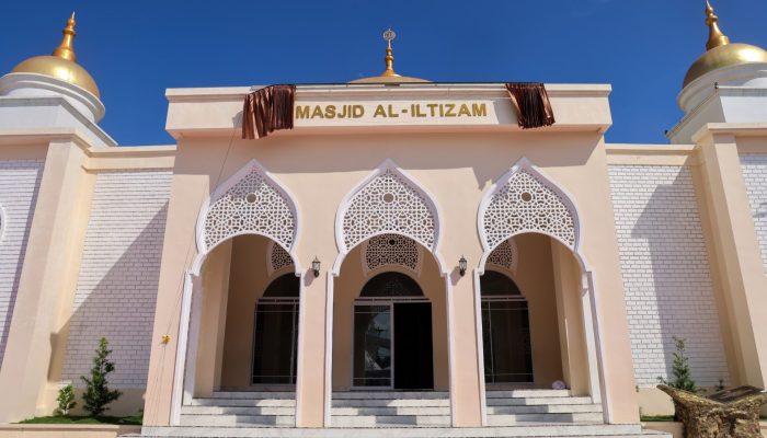 Resmikan Masjid Al-Iltizam,  Gubernur Ansar : Pusat Pembinaan Generasi Masa Depan 