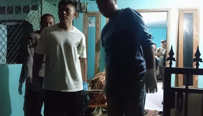 Posisi Tergantung , Nenek 67 Tahun Ditemukan Meninggal 