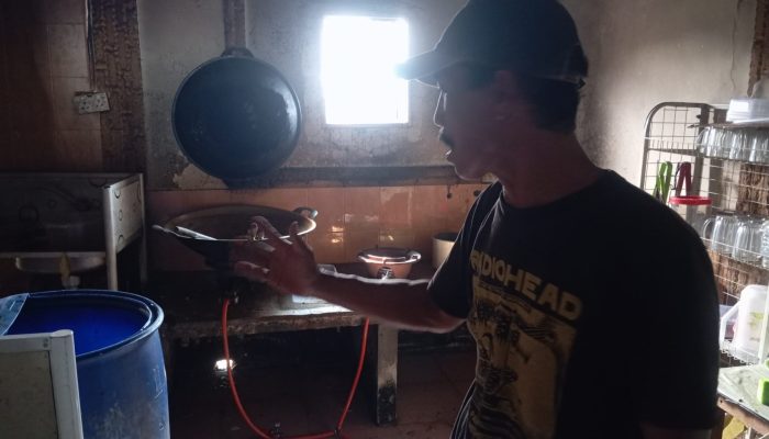 Diduga Selang Gas Bocor, Rumah Makan di Tanjungpinang Terbakar  