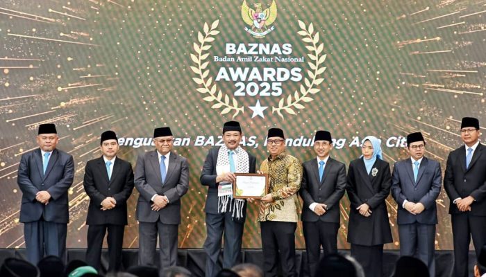 Wagub Kepri Terima Penghargaan BAZNAS Award 2025