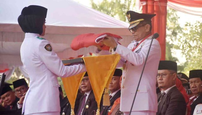 Upacara Penurunan Bendera, Raja Ariza : Kemerdekaan Harus Hadirkan Kesejahteraan Rakyat