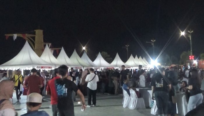 Ribuan Warga Serbu Makan Minum Gratis di kawasan Tugu Sirih Tanjungpinang