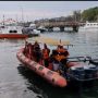 Tim SAR Lanjutkan Pencarian Pria Terjatuh Ke Laut Saat Perbaiki Kapal Tongkang