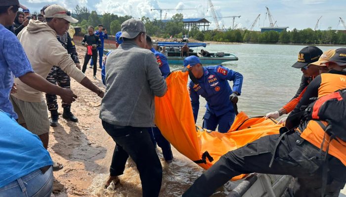 Tim SAR Gabungan Temukan Pria Terjatuh Ke Laut Telah Meninggal