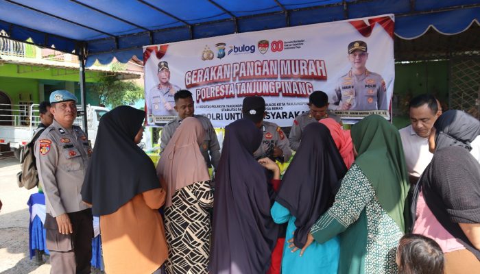 Warga Dompak Antusias Belanja di GPM Sinergi Bulog dan Polresta Tanjungpinang