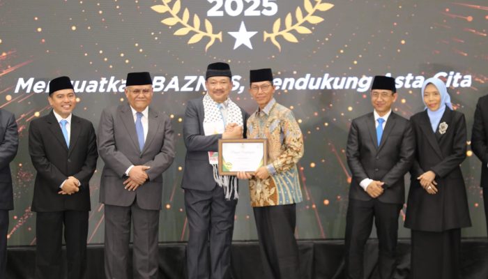 Amsakar Achmad Raih Penghargaan BAZNAS Award 2025, Komitmen Dukung Gerakan Zakat 
